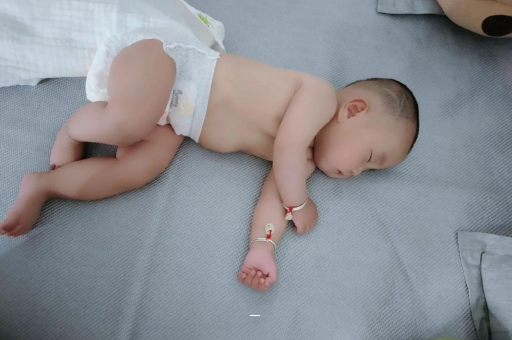 迁安市宝宝总是摇头怎么回事
